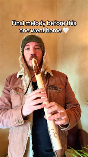 This was the final melody blessing I played before sending this Grace Flute to Heather. Each flute I craft is sent off this way, with an unplanned song, created in the moment. A prayer in sound before it begins its new journey. This one is a basswood midtone in the key of F# (432Hz), with a laser engraved Cho Ku Rei and a hand carved totem. I currently have a few more flutes from this same series available in the key of F (also 432Hz). If you feel drawn to this sound, comment 𝐆𝐫𝐚𝐜𝐞 𝐅𝐥𝐮𝐭