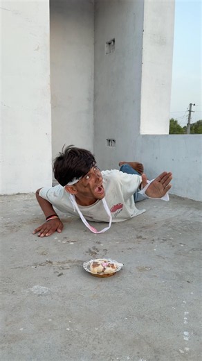 A Surprise Gift Hidden￼ doughnut for Poor Man 😲🍩#shorts
