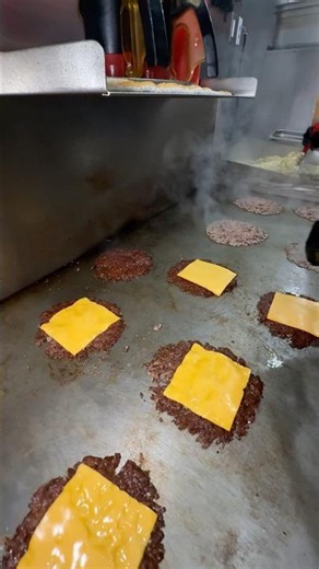 The BEST BURGERS in LAS VEGAS. From With Love, Always. #burgers #foody #foodchallenge