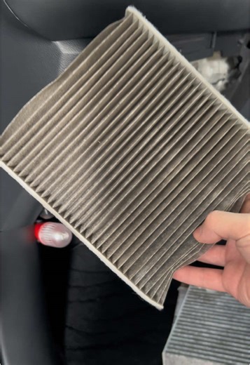 Changing Carbon Aircon Filter on Toyota Voxy ASMR