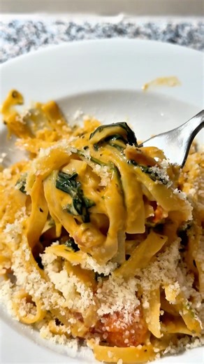 🍝🧀One-Pan Creamy Tomato Spinach Tagliatelle🍅🧅