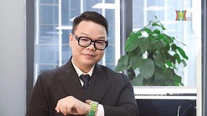 🛑 VỢ 'MR HUNTER' LÊ KHẮC NGỌ BỊ BẮT TẠI THÁI LAN Trong quá trình truy nã Lê Khắc Ngọ - đồng phạm của Mr Pip Phó Đức Nam trong vụ án lừa đảo hơn 5.300 tỷ đồng, Công an Thành phố Hà Nội phối hợp các lực lượng Interpol đã bắt giữ vợ của Lê Khắc Ngọ khi đang lẩn trốn tại Thái Lan. Đối tượng này được cho là có vai trò giúp sức và nắm giữ nhiều thông tin quan trọng liên quan đến vụ án. #tintuc #tinnong #MrHunter #news #bantin141 #hanoionline | BẢN TIN 141