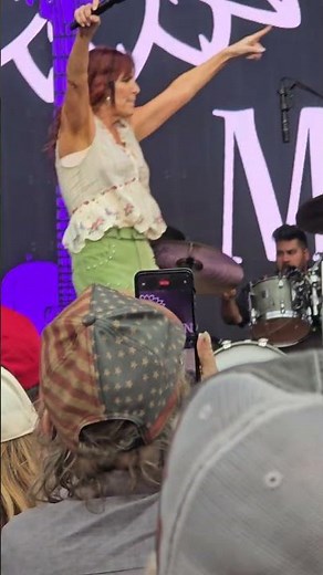 LIVE Jodee Messina singing Hit Me With Your Best Shot at Florida Strawberry Festival #jodeemessina