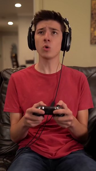 A comparison of typical Fortnite battles, highlighting differences in gameplay between 2018 and 2021