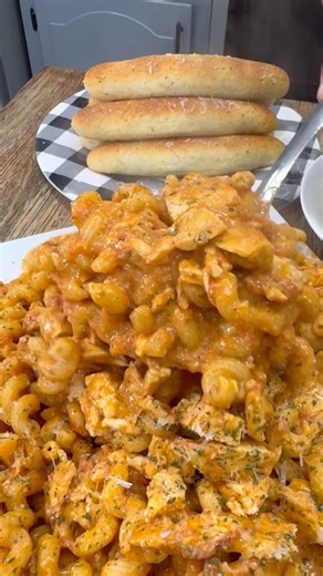 3.3M views · 52K reactions | Crockpot Creamy Chicken Pasta襤 | Cookinginthemidwest | Facebook