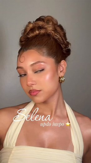 CELEB HAIRSTYLE SERIES: Selena ⭐️ This made me feel like a princess 🥹🤍 • • • #selenaquintanilla #selena #selenanetflix #curlyhairinspo #updotutorial | Jazvnessa