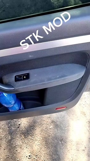 Applying Reflective Film to Car Windows Efficiently