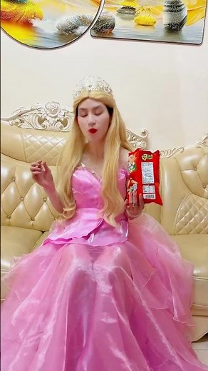 Glinda's worries #glinda #elphaba #arianagrande #wicked #witch #magic