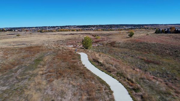 𝗖𝗼𝗻𝘀𝘁𝗿𝘂𝗰𝘁𝗶𝗼𝗻 𝘁𝗼 𝗰𝗼𝗺𝗽𝗹𝗲𝘁𝗲 𝗖𝗮𝘀𝘁𝗹𝗲 𝗥𝗼𝗰𝗸’𝘀 𝗽𝗼𝗿𝘁𝗶𝗼𝗻 𝗼𝗳 𝘁𝗵𝗲 𝗖𝗼𝗹𝗼𝗿𝗮𝗱𝗼 𝗙𝗿𝗼𝗻𝘁 𝗥𝗮𝗻𝗴𝗲 𝗧𝗿𝗮𝗶𝗹 𝗯𝗲𝗴𝗶𝗻𝘀 Recreational trail users, hikers, cyclists and commuters will soon be more connected to locations throughout Castle Rock and the Front Range thanks to the construction of the final three segments of the Colorado Front Range Trail in Castle Rock. Contractors began work to complete the trail this week in the Terrain neighborhood of Castle