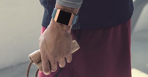 Smartwatch-ul FitBit Ionic ajunge în premieră pe plan local în oferta Orange România
