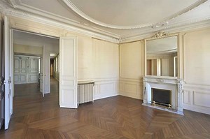 This 1970s Living Room Got a Gorgeous Makeover That Feels Like a Palace Garden