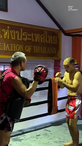 Anuwat Kaewsamrit showcasing his striking technique during one of his visits to the Kaewsamrit Gym, the home that carries his name around the world. A multiple-time champion who built his legacy by conquering the most prestigious stages in Muay Thai, including Lumpinee and Rajadamnern Stadium 🏆#muaythai #muaythaifighter | Muay Thai Authority