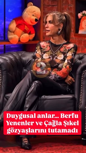 MAGAZİNVİBES on Instagram: "Çağla Şıkel’in konuk olduğu Berfu Yenenler’in YouTube programında duygusal anlar yaşandı. Cennet Mahallesi dizisinde birlikte rol aldığı Özkan Uğur’un fotoğrafını ekranda gören Çağla Şıkel gözyaşlarını tutamadı. Şıkel, ‘’Nasıl anlatayım? Daha önce hiç Özkan hoca gibi birini tanımamıştım. Onu tanıyan herkes eminim aynı şeyi düşünüyordur’ ifadelerini kullanırken, programı sunan Yenenler de gözyaşlarına engel olamadı. Usta oyuncu Özkan Uğur 2023 yılında hayatını kaybetmi
