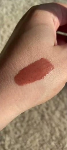 NYX Butter Gloss Review 💄 | Best Non-Sticky Lip Gloss (Praline Shade) ✨