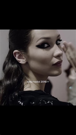 Bella Hadid Runway Moments: A 2016 Tribute