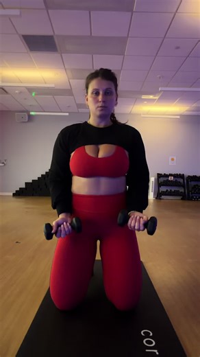 just a couple combo arm moved to bless your sequencing 😮‍💨💪🏼 1. bicep curl // flip wrists down 2. elevated hammer curl // tricep dip 3. hammer curl // diagnoal front raise 4. front raise // chest press 5. 90 degree lateral raise // rotator cuff opener 6. shoulder press // chest opener #upperbody #armworkout #sequencing #workoutideas #armday @Splits59