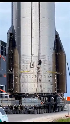 5000 ton rocket The aerospace industry continues to evolve with groundbreaking designs and innovations, and one of the most intriguing developments is the 5000 ton rocket. This heavy-lift rocket represents a significant advancement in engineering, capable of transporting massive payloads into space. The design of the 5000 ton rocket emphasizes not only its lifting capacity but also its fuel efficiency and aerodynamics, making it a noteworthy contender for future space exploration missions. It ut