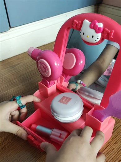 Hello Kitty Pretend Play Make-Up Set for Kids