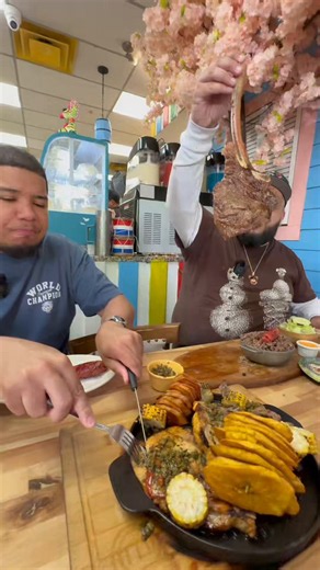 THIS RESTAURANT MADE US FEEL LIKE WE WAS IN DOMINICAN REPUBLIC 🔥🇩🇴@campesinodominicano_restaur GOTTA GET THAT MEAT PLATTER & ON THURSDAY THEY HAVE TOMAHAWK STEAK FOR $50 🔥🔥LOCATED 1987 University Ave , Bronx NY 10453 #fyp #food #spanishfood #viral #nyc