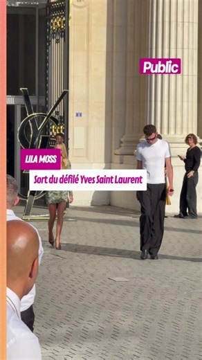Lila Grace Moss-Hack, fille de Kate, sort du défilé Yves Saint Laurent