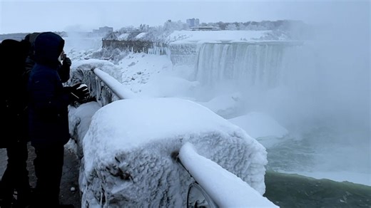 Winter storm creates frozen wonder at Niagara Falls