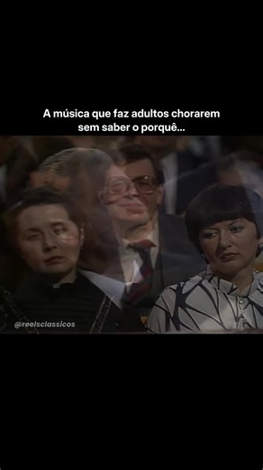 💭🎹 Robert Schumann – Träumerei, das Cenas Infantis, Op. 15 n. 7 Vladimir Horowitz – piano 🎹 • Antes de montar as Cenas Infantis, Schumann escreveu cerca de trinta peças curtas e ficou só com parte delas. Enquanto isso, em Viena, a corte austríaca nomeava Clara Virtuosa Imperial e Real, e o imperador a chamava de menina prodígio. Foi a essa pianista aclamada que ele mandou a notícia das peças novas, em carta. Antes de publicar a série, ainda acrescentou uma última, O Poeta Fala, que fecha o co