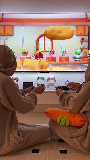 Difficulty upgrade: one person controls 2 characters, cutting vegetables, couple game, daily gam