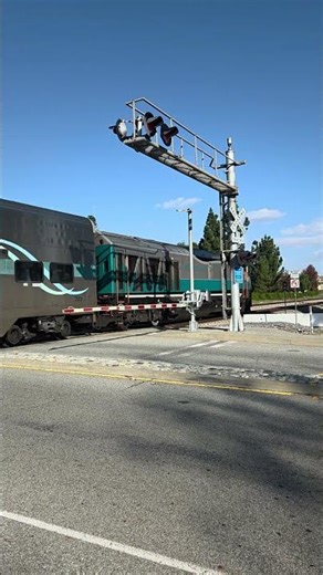 Metrolink M1358 at Cambridge Ave January 24th, 2026