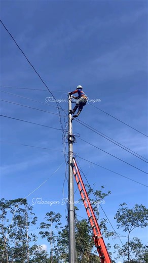 Fixing sagging primary lines. #linemanslife #warriorsoflight #Lineman #maintenance #fblifestyle #reelsvideoシ #fbreels #fbreelsvideo | Talacogon Power Rangerś