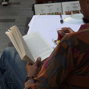 the art of reading | #deadpoetsociety #romanticizeyourlife #peoplewatching #books #bookslover
