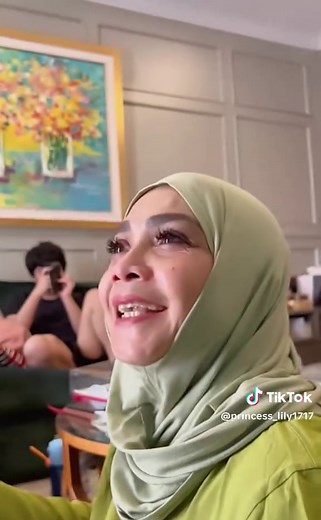 Keceriaan Lily dan Raffi dalam Momen Donat