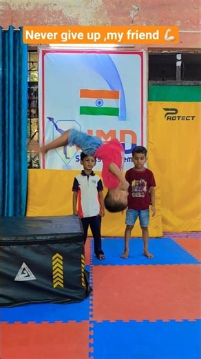 Never give up my friends 💪🏻🤸ll kids hardwork 💪🏻ll #backflip #challenge #gymnast #stunt #shorts #yt