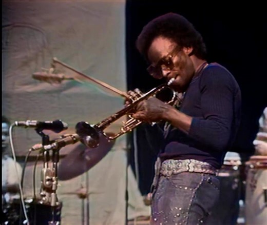 86K views · 2.9K reactions | Miles Davis performing “Honky Tonk” with Keith Jarrett on keyboards, Gary Bartz on saxophone, Michael Henderson on bass, Leon Chancler on drums, Don Alias and James “Mtume” Forman on percussion live in Norway, 1971. | The Jazz Estate | Facebook