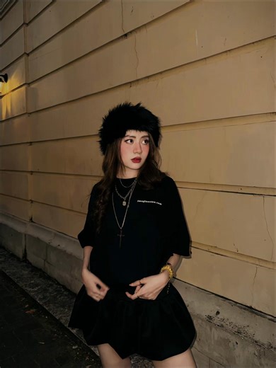 Imagination's Logo.com Oversize Tees Collection: BLACK