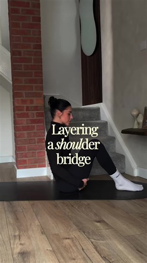 How to layer a shoulder bridge in mat Pilates (it burns 🥲) #hotsculpt #hotpilates #pilates #matpilates #pilatesinstructor