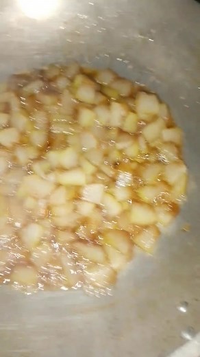 Nakakita ngani ako it Chinese reels about sa Wintermelon. Maja familiar ta makon ro itsura matsa kabagwang man da. Abo ta paman karun dati sa anday angkol pinamilak lang hay wa haros sanda gakaon hay maaslom kon magueang eon. So ginsearch ko sa google Is kabagwang a wintermelon ? According ngani sa ang na search " yes! Kabagwang is a Bisaya term for wintermelon a round shape vegetable which is called Kundol in Filipino! It is commonly used as vegetable but others use it in a drink and sweets. Ha