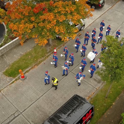 We're proud to sponsor DIY SOS: The Big Build Ireland. Tune in every Sunday on RTÉ One at 6:30pm. This week SSE Airtricity and our partner Activ8 Energies provide a new solar panel system for the Costello Family - Laura, her husband David, stepson Dylan and children Thomas, Matthew, Sophie and baby Daniel. With solar panels the family can enjoy the comfort of electricity and always on hot water anytime they need it. As Ireland’s largest generator and supplier of green energy, SSE Airtricity will