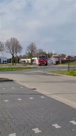 15-04-26 De brandweer van Stadskanaal is met spoed uitgerukt naar een woningbrand aan de zuiderdiep