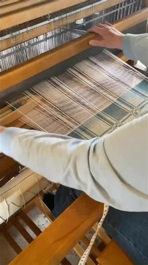 Handloom Weaving #handloom #handloomweaving #weavingloom #weaving