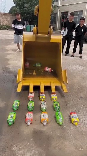 277K views · 1.1K reactions | Control the crane to take on the challenge best skill .. | Se vuoi ridere stai con noi | Facebook