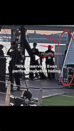 Niki was watching Evan perform in secret #evan #heeseung #niki #enhypen #enhypen_is_7