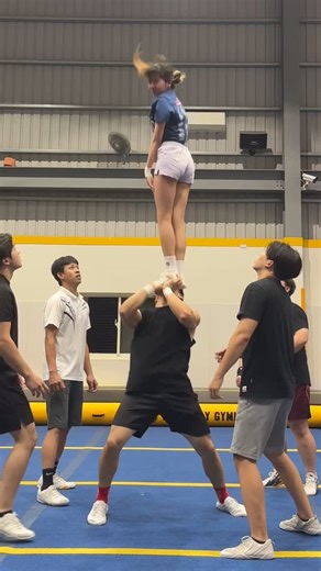 林凡 on Instagram: "後手轉 ➡️ handtohand full back take1 #cheer #cheerleading #cheerleaders #fancheer #cheerathletics #cheerup #競技啦啦隊 #cheersport #stunt #sport #handtohand #bhs"