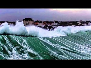 The sea entered the Italian coastal cities and flooded them