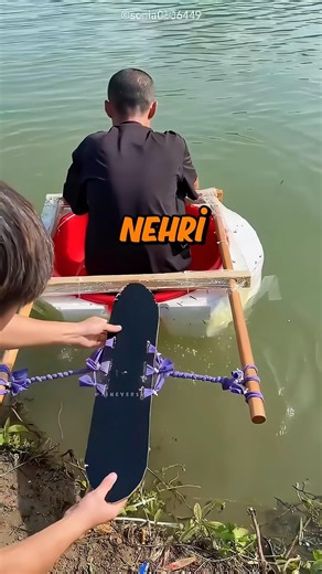 A student who built himself a boat to go to school 🚣‍♀️