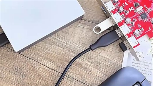 老电脑秒变USB大户！插上这枚转接卡，多出4个高速USB3.0接口，拷文件更快了，外接硬盘、摄像头都轻松搞定。