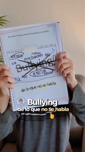 👆🏼 Ayudá a tus pacientes y alumnos a poner en palabras lo que no se dice sobre el bullying. Un material práctico y original para trabajar con preadolescentes y adolescentes. ✅ Dentro de este material vas a encontrar: • Propuestas para explorar la autopercepción, estrategias de afrontamiento, autoestima y modos de relacionarse en lo grupal. • Actividades para trabajar Ciberbullying: Problemáticas en grupos de Whatsapp, maltrato en redes sociales, entre otros. • Ejercicios para trabajar gustos p