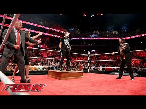 Sting ambushes Triple H and Seth Rollins: Raw, Aug. 24, 2015