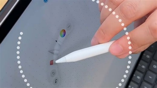 Apple Pencil高颜值又实用，书写绘画流畅顺滑，搭配iPad办公学习更高效，精准压感带来纸笔般书写体验，续航持久，磁吸充电方便，是创作者的理想搭档。