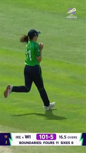 Arlene Kelly juggles but completes the catch to remov Jahzara Claxton 👀 #T20WorldCup