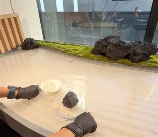 The water tables of Shibuya's RURU Café